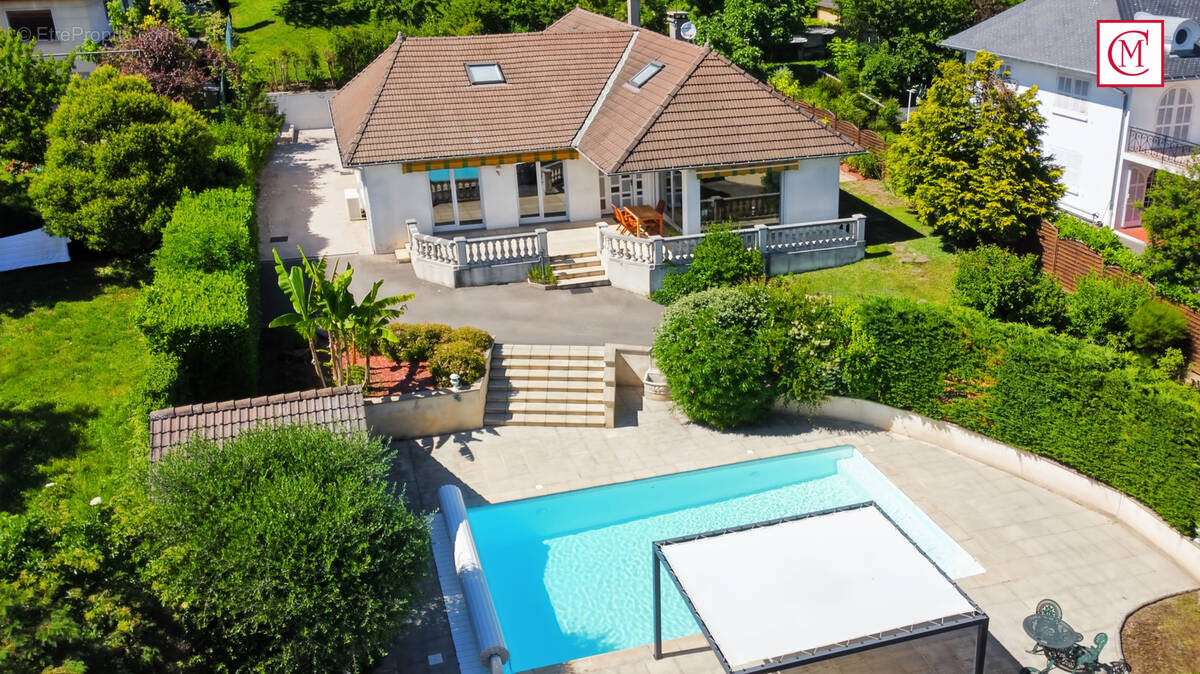 Maison à MEYLAN