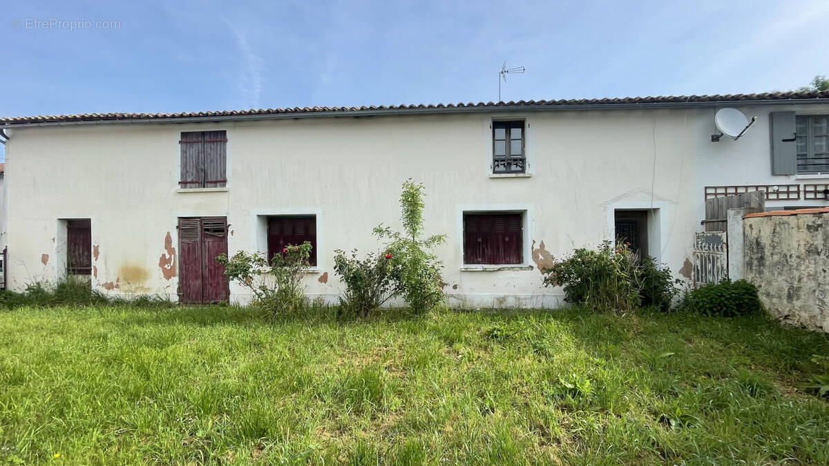 Maison à MAGNE