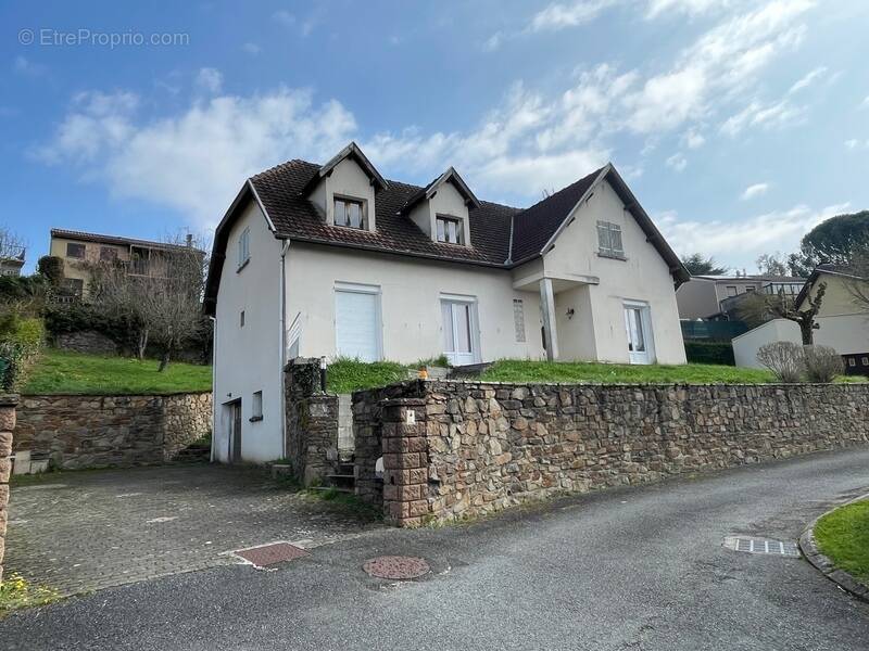 Maison à DECAZEVILLE