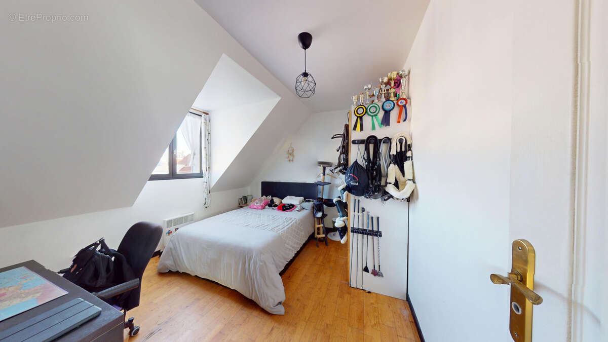 Maison à LES CLAYES-SOUS-BOIS