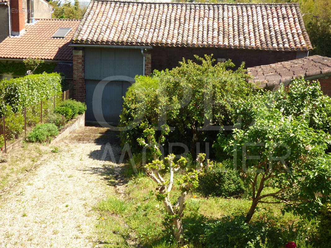 Maison à LABRUGUIERE
