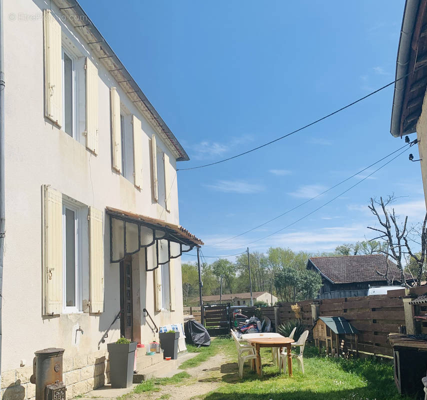 Maison à NOAILLAN