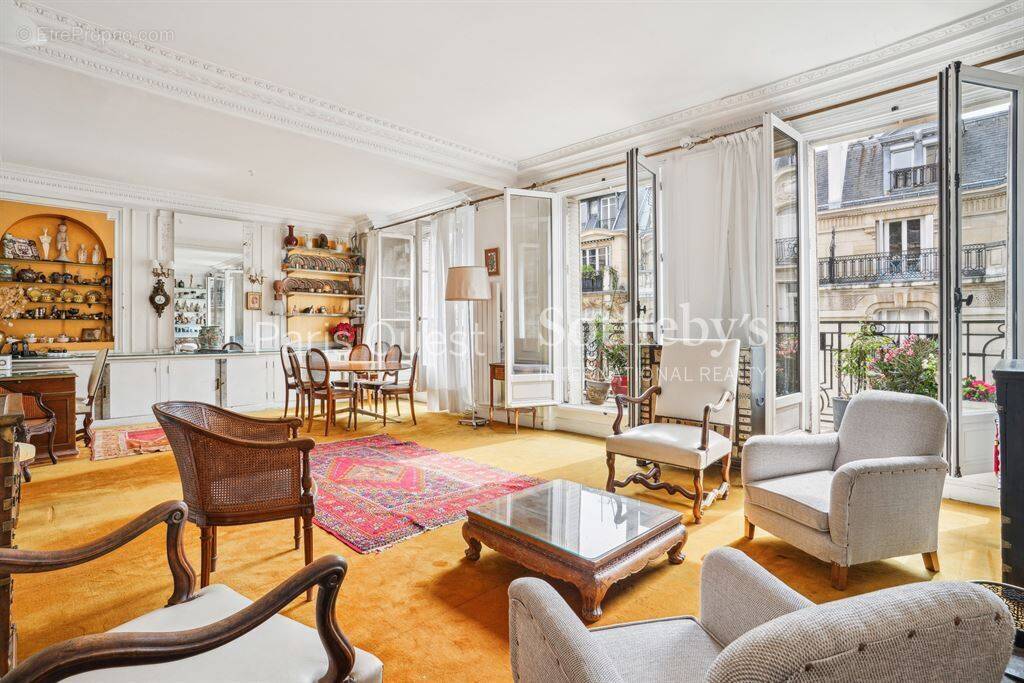 Appartement à NEUILLY-SUR-SEINE