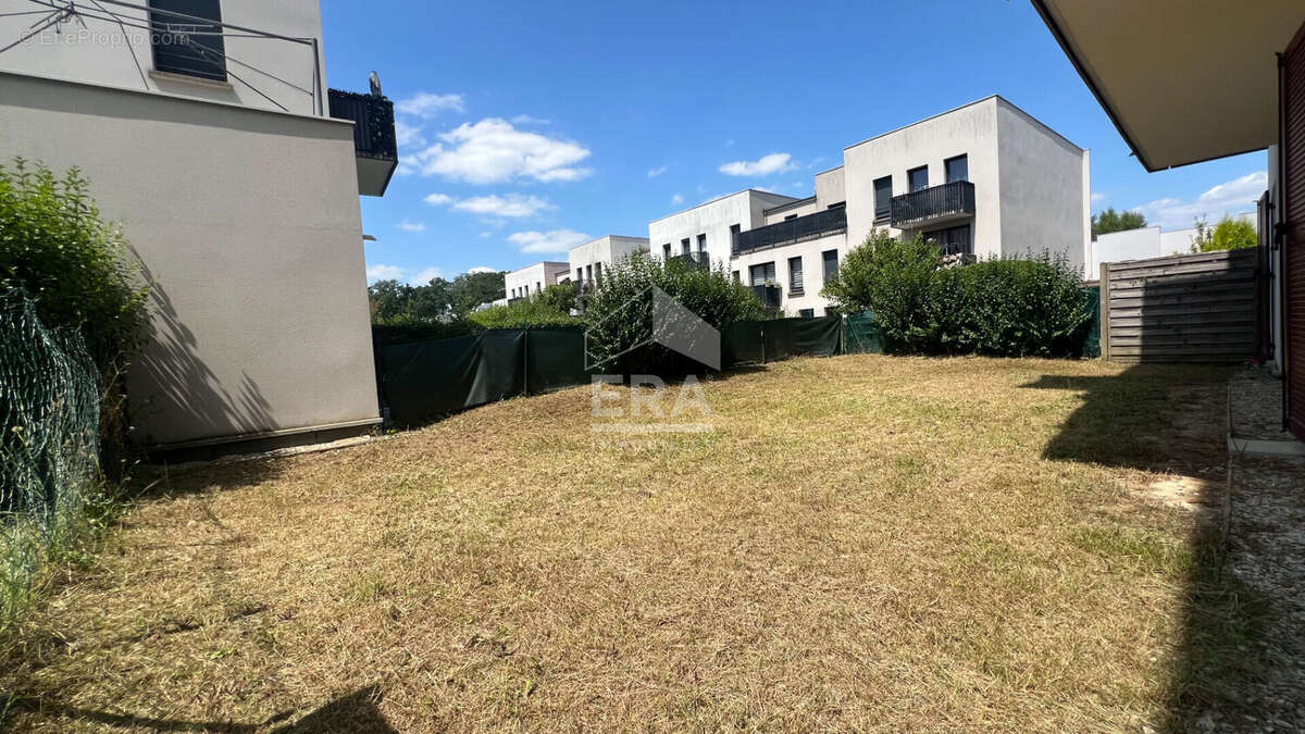 Appartement à FLEURY-MEROGIS