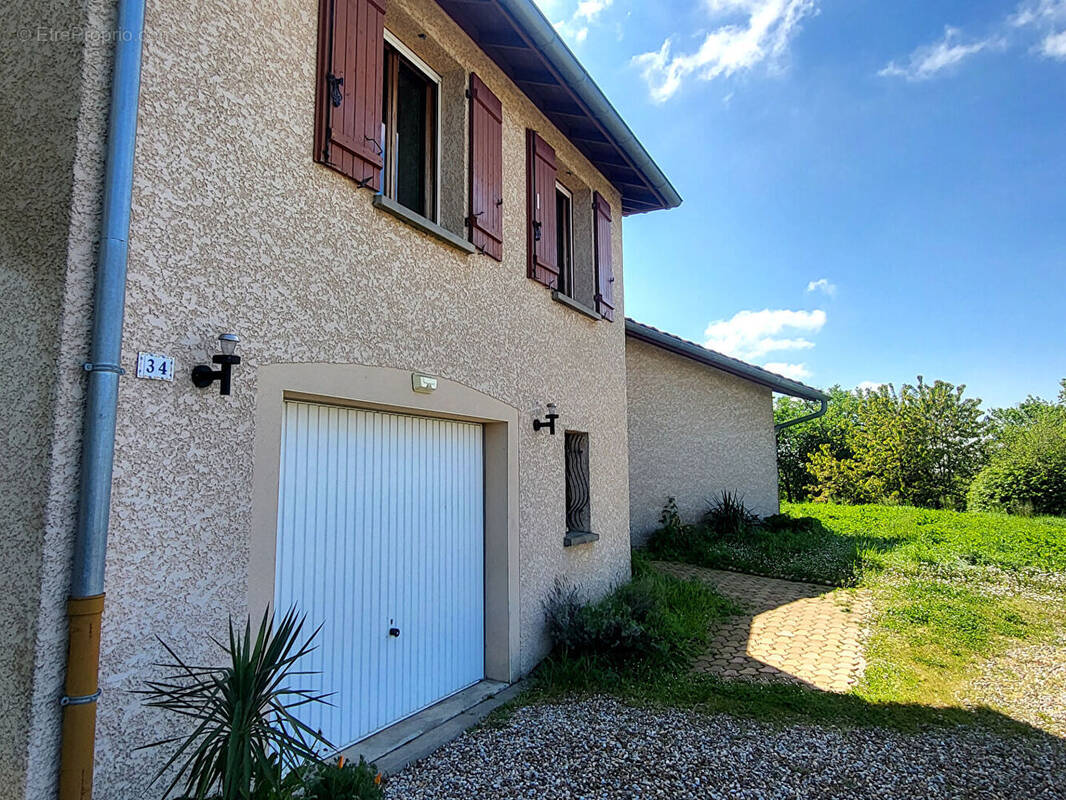 Maison à MONTANAY