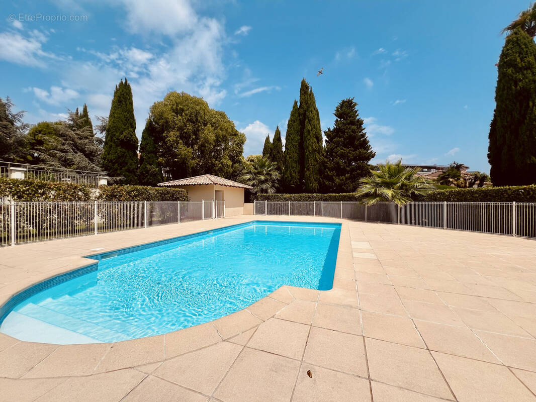 Appartement à SAINT-LAURENT-DU-VAR
