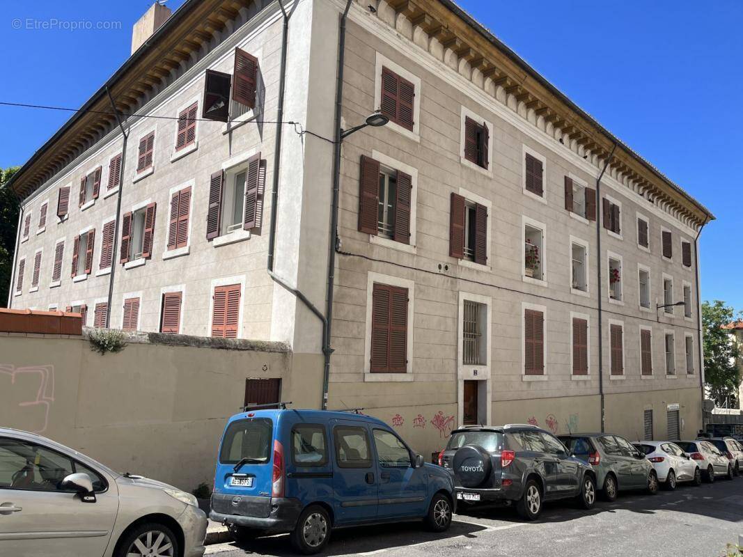 Appartement à MARSEILLE-1E