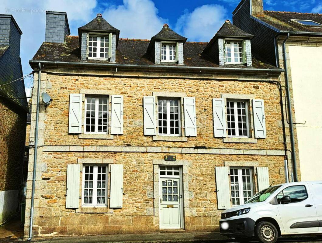 Maison à HUELGOAT