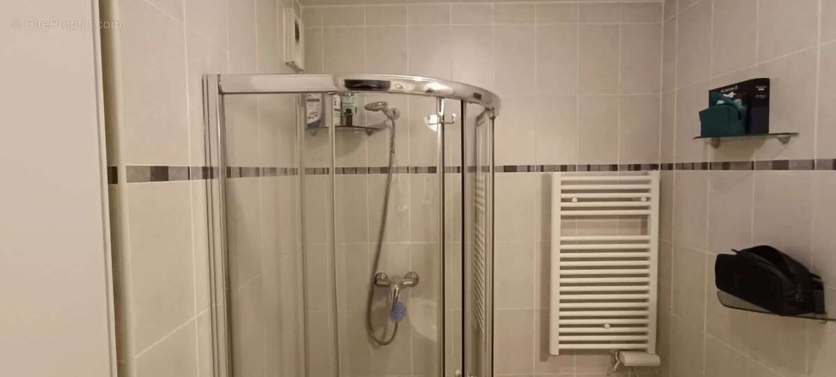 Appartement à SAINT-LAURENT-DU-VAR