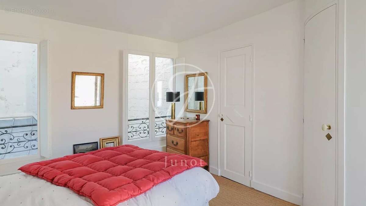 Appartement à PARIS-8E
