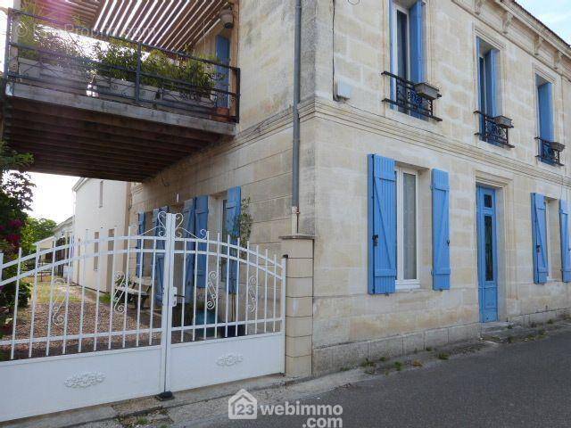 Découvrez cette charmante façade en pierre, pleine de cachet, qui donne à la maison toute son authenticité et son caractère. - Maison à LE TAILLAN-MEDOC