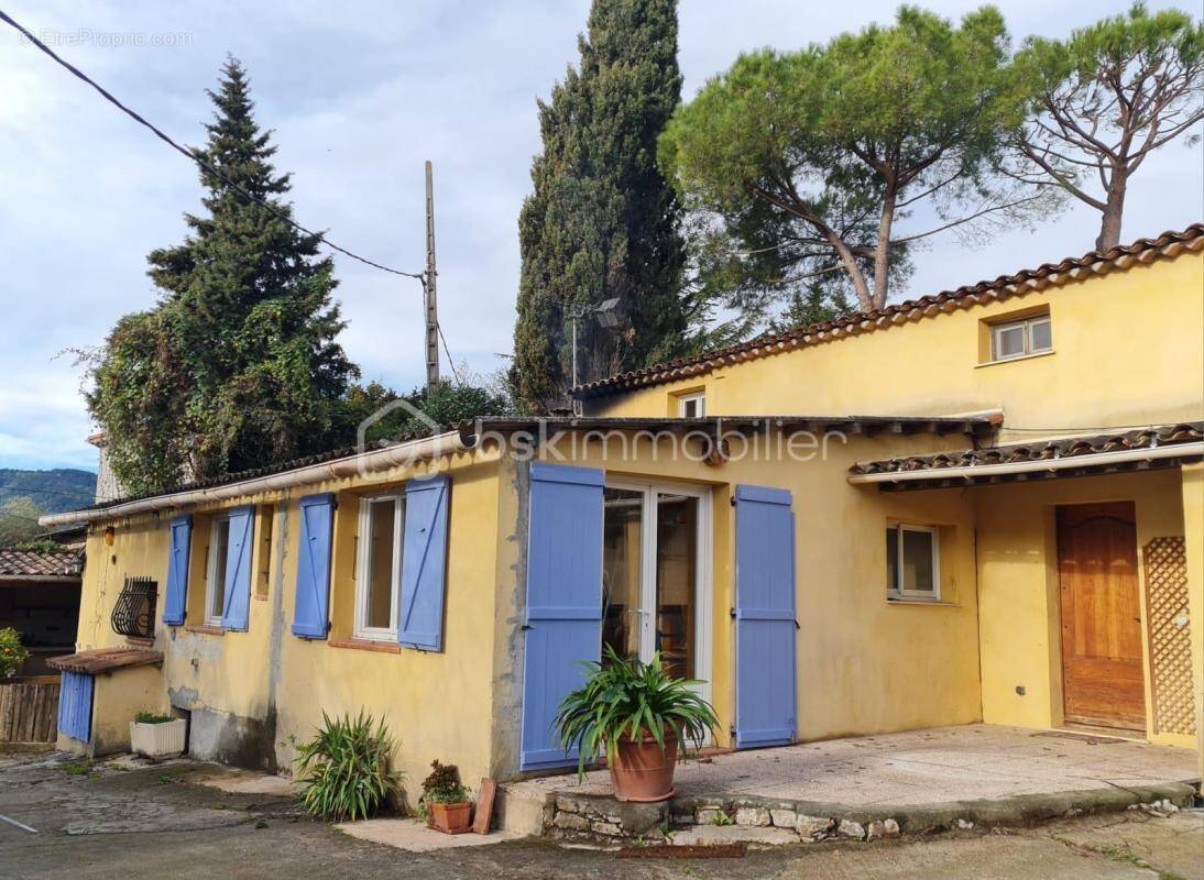 Maison à LA ROQUETTE-SUR-SIAGNE