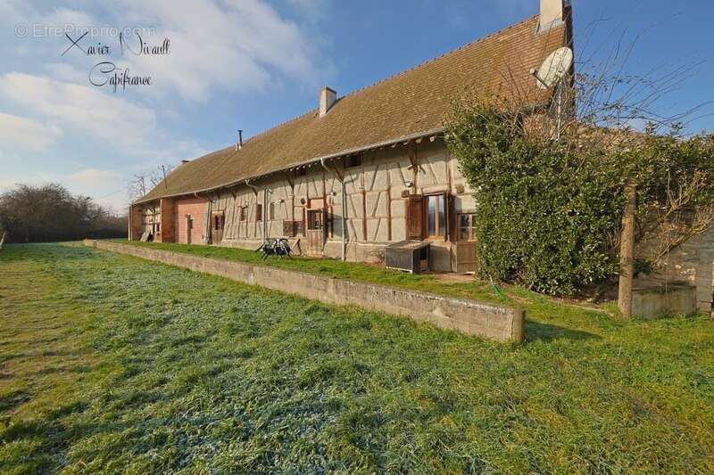 Maison à OUROUX-SUR-SAONE