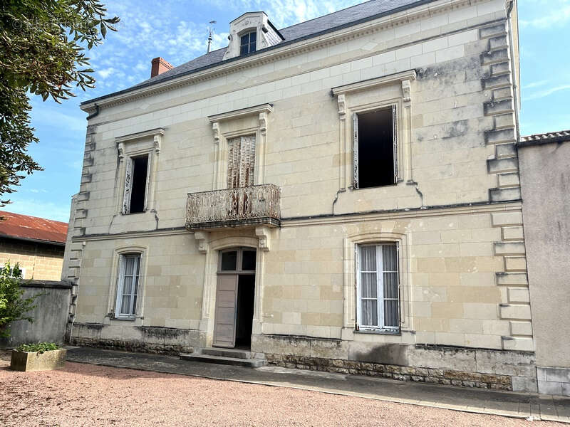 Maison à MONTREUIL-BELLAY
