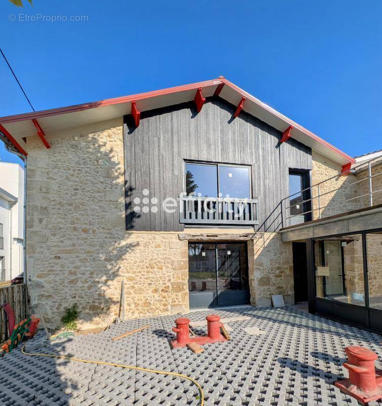Maison à VENDAYS-MONTALIVET