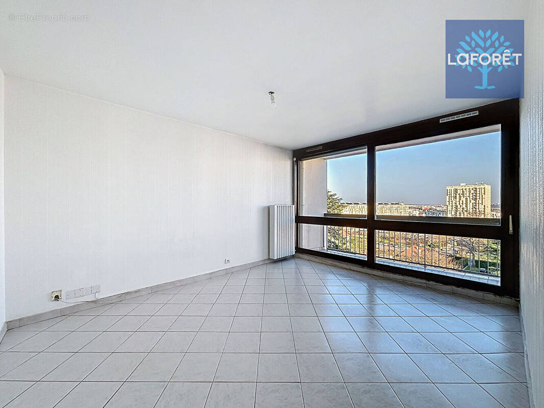 Appartement à SAINT-GENIS-LAVAL
