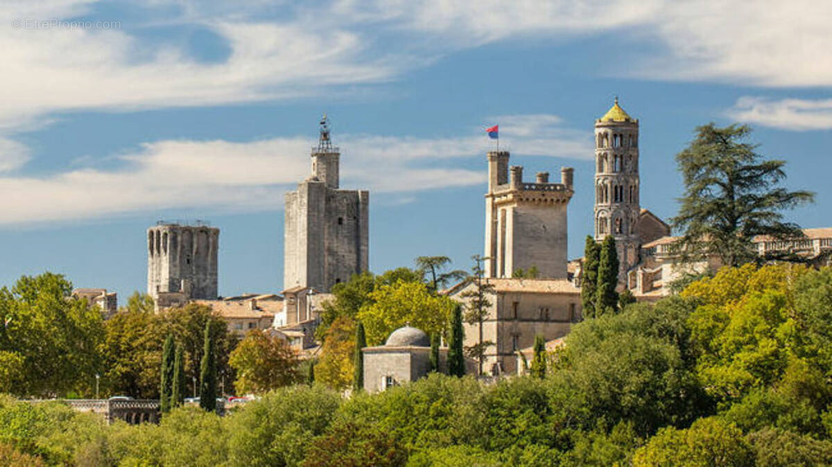 Commerce à UZES