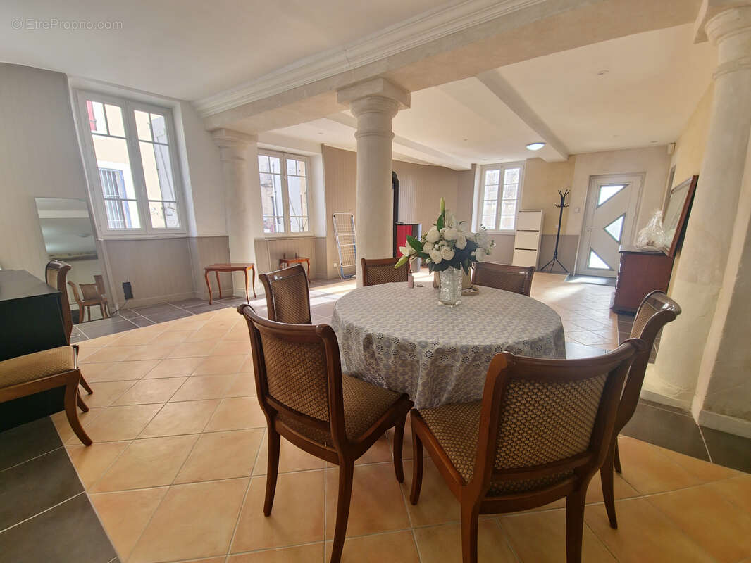 Maison à LES GRANGES-GONTARDES