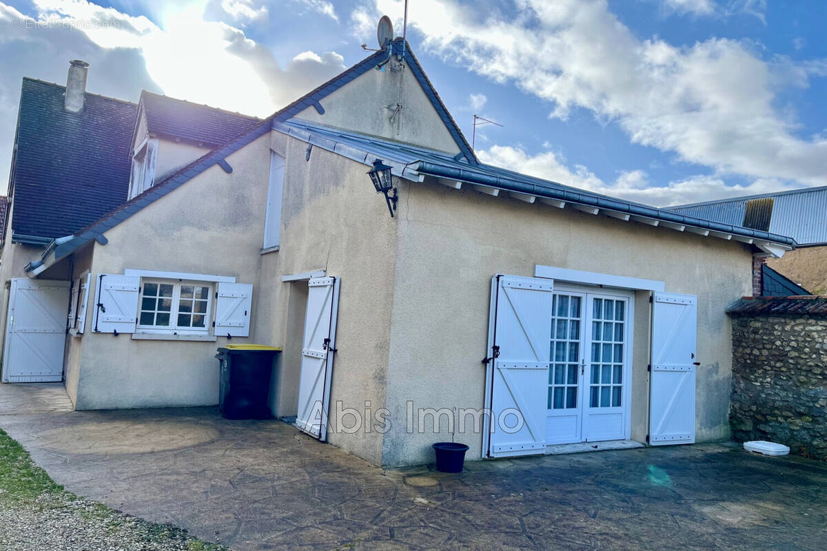 Maison à PRUNAY-LE-GILLON