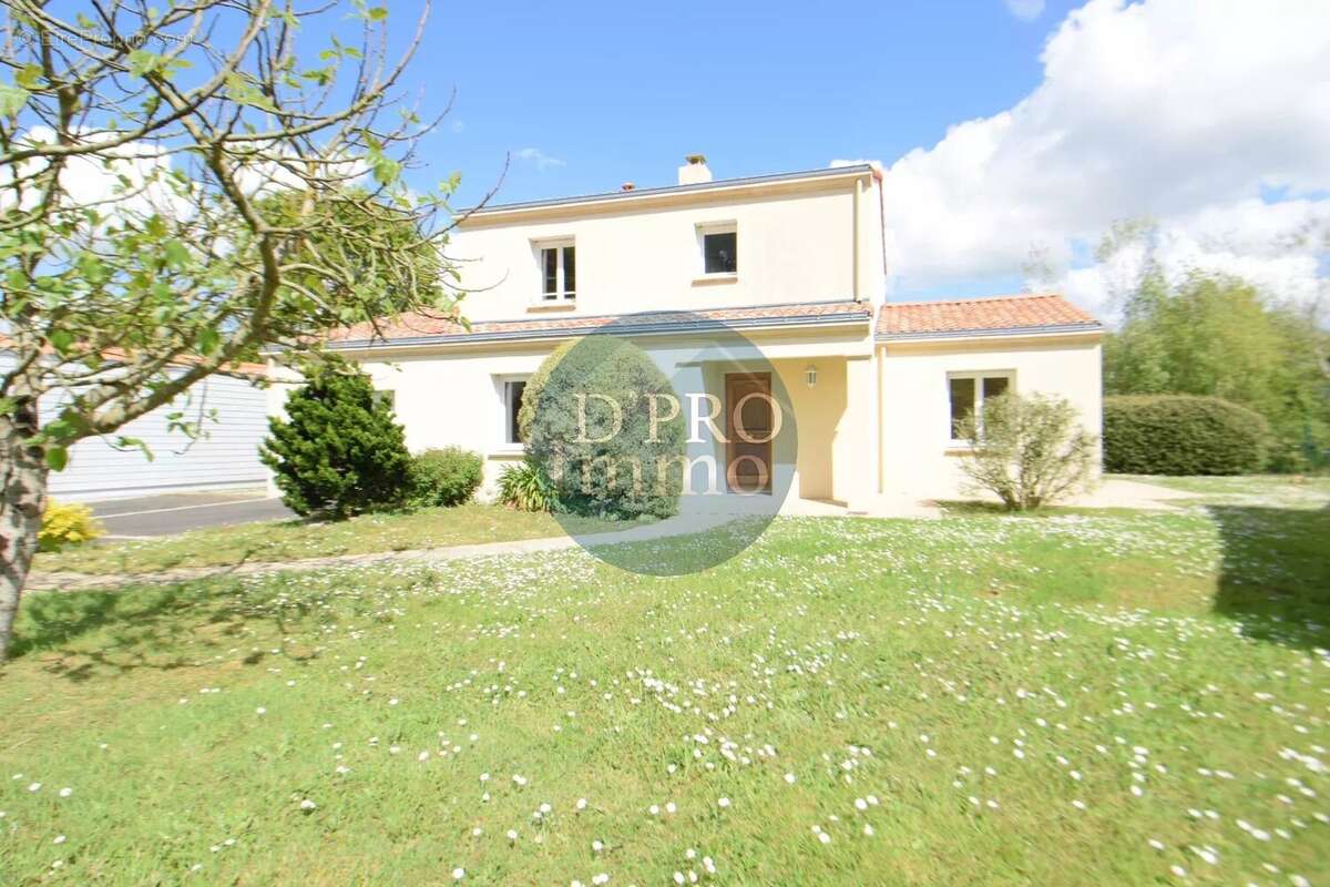 Maison à LA HAIE-FOUASSIERE
