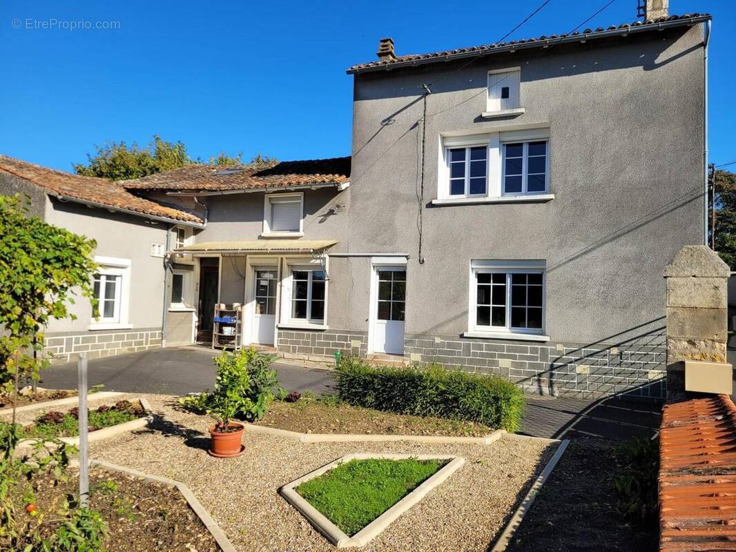 Photo 1 - Maison à VOUILLE