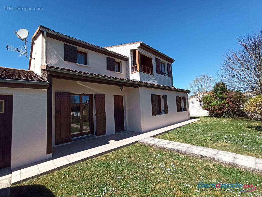 Maison à VOUNEUIL-SOUS-BIARD