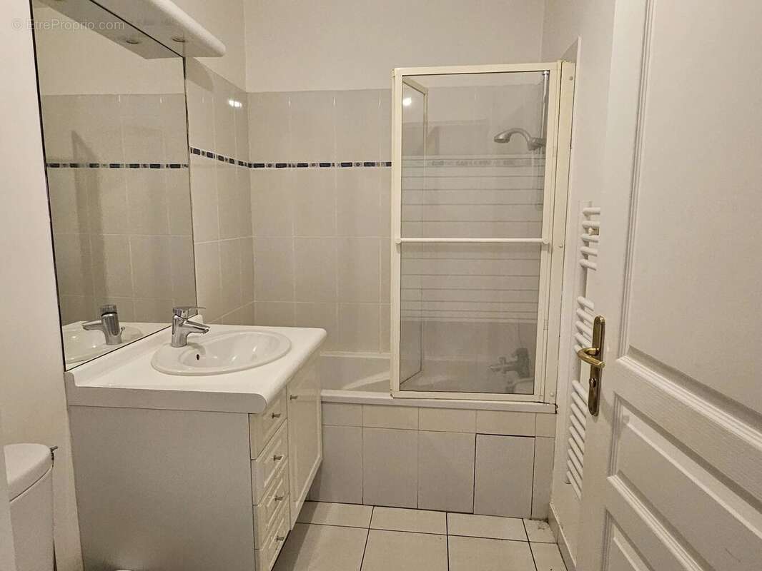Appartement à SAINT-LAURENT-DU-VAR