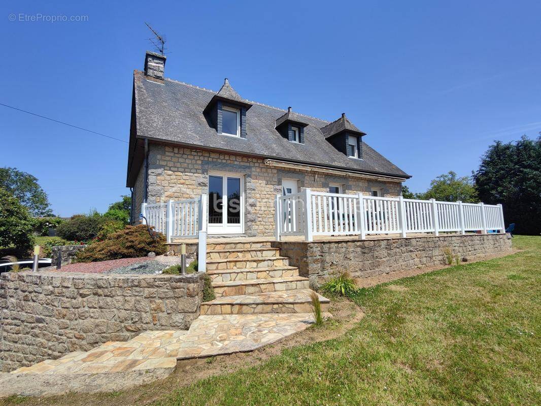 Maison à SAINT-BRICE-EN-COGLES