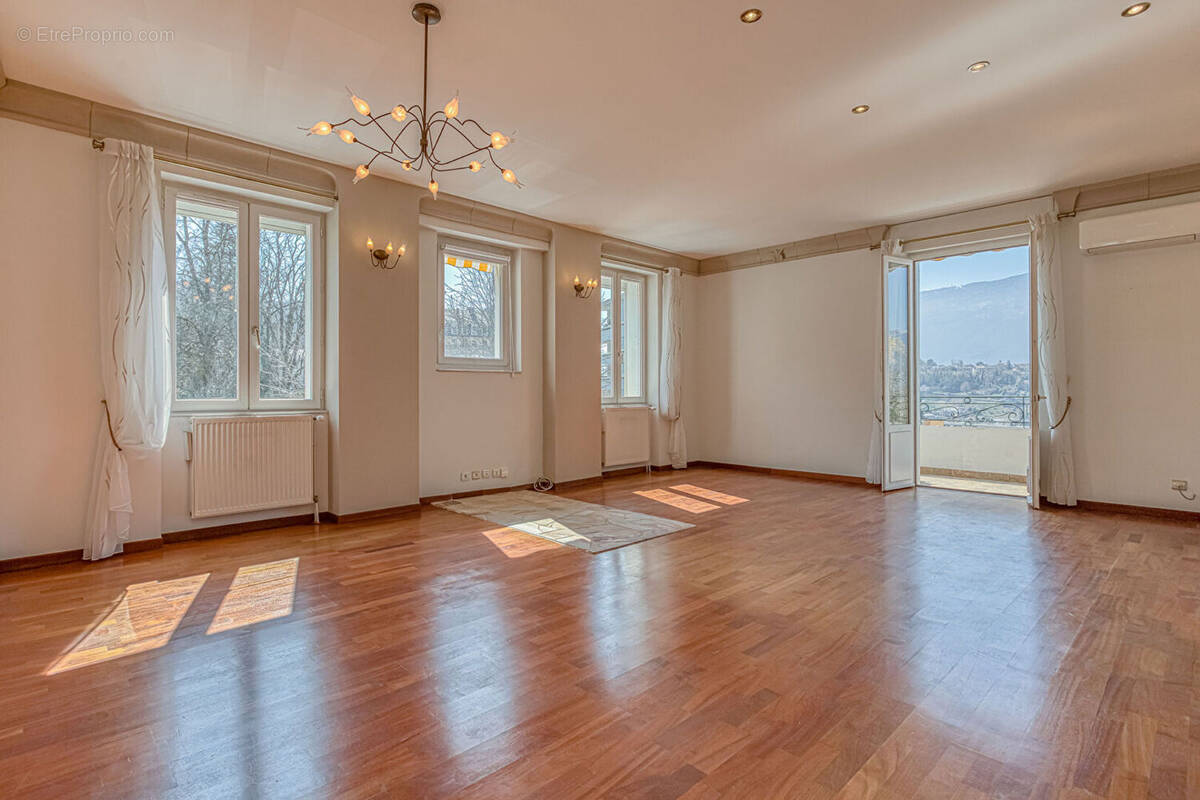 Appartement à AIX-LES-BAINS