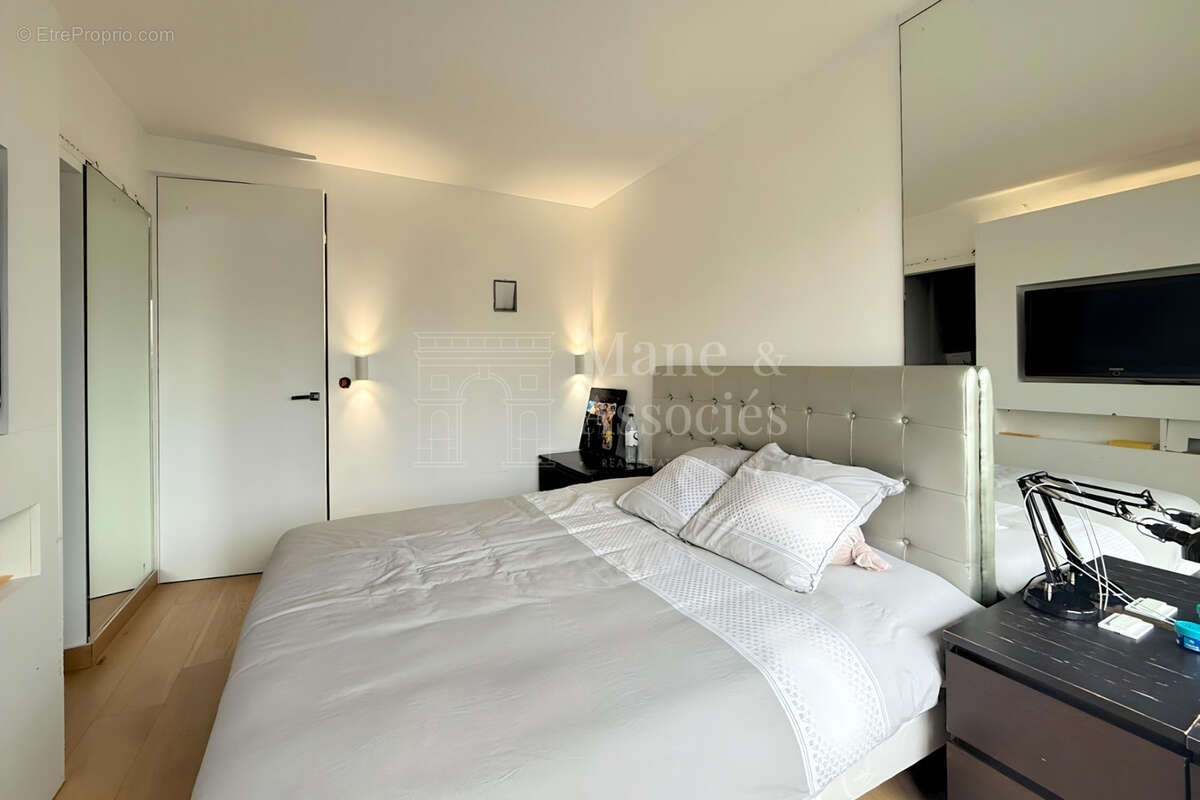 Appartement à NEUILLY-SUR-SEINE