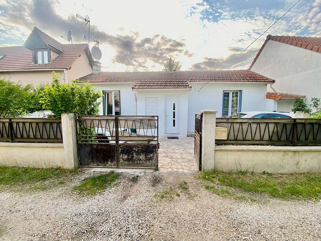 Maison à BEAUCHAMP