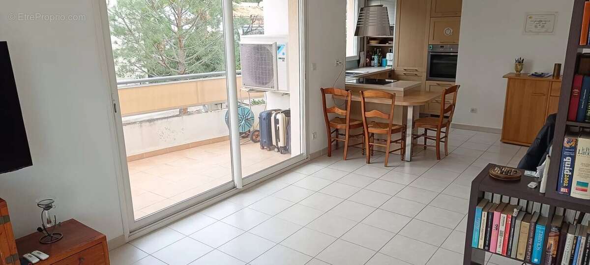 Appartement à SAINT-LAURENT-DU-VAR