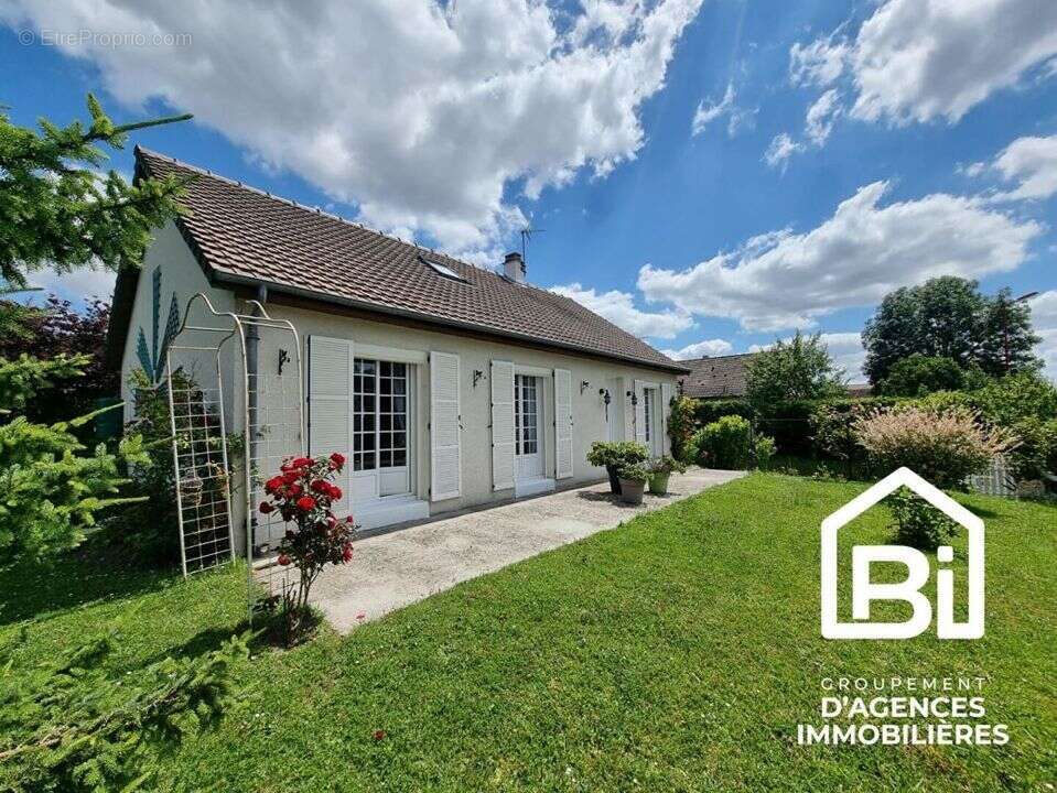 Maison à ARGENCES