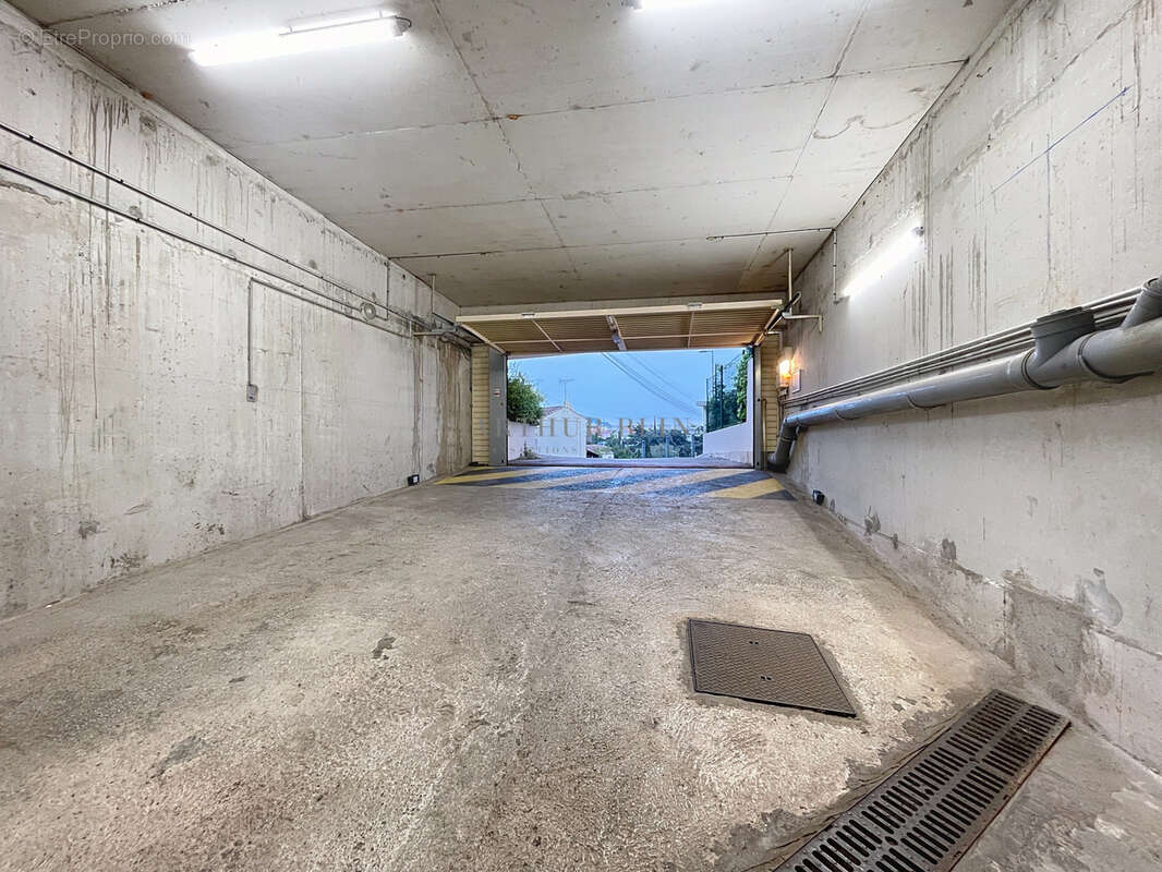 Parking à CANNES