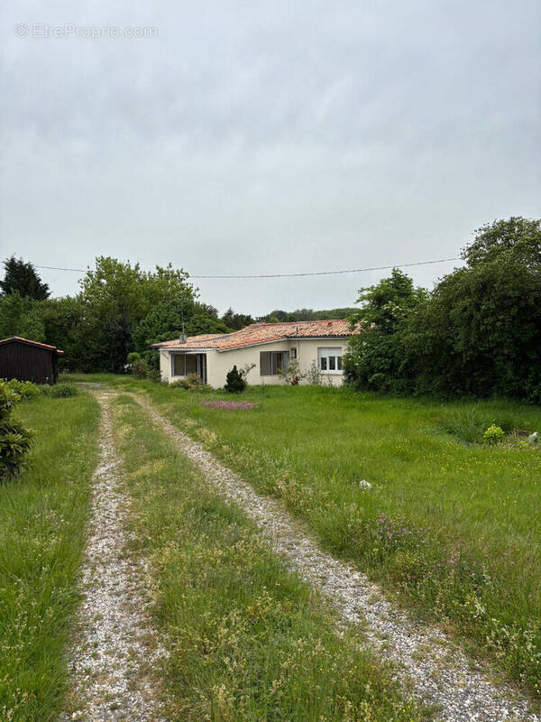 Maison à LEOGNAN