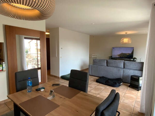 Appartement à COLLONGES-SOUS-SALEVE