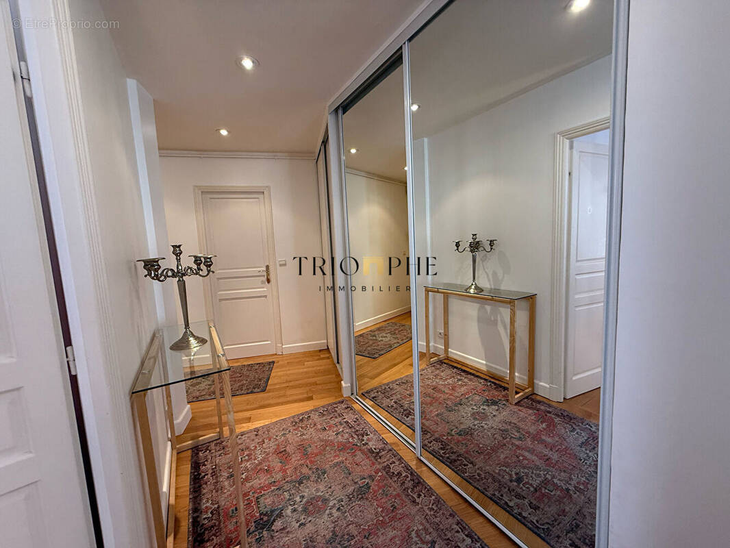 Appartement à PARIS-16E