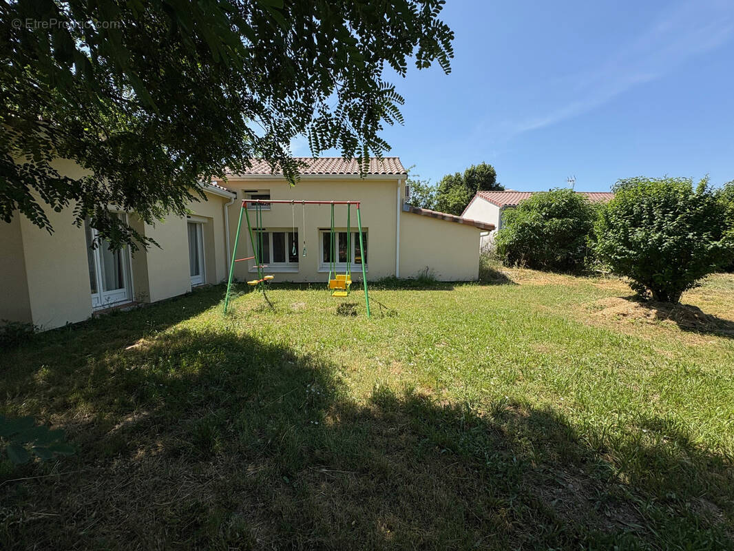 Maison à SAINT-CLAR-DE-RIVIERE