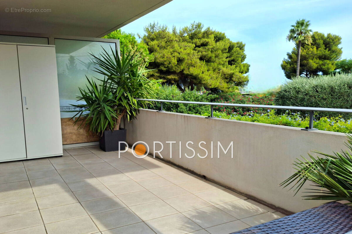 Appartement à SAINT-LAURENT-DU-VAR