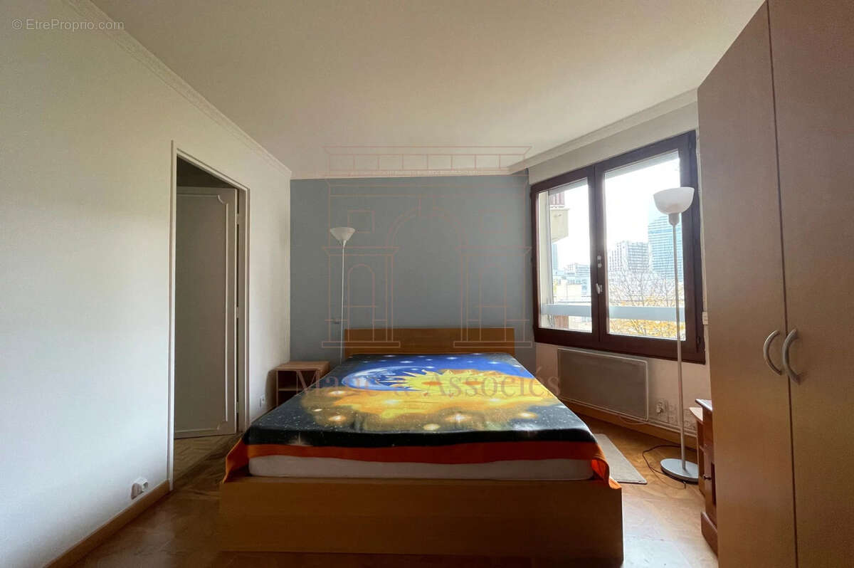 Appartement à COURBEVOIE