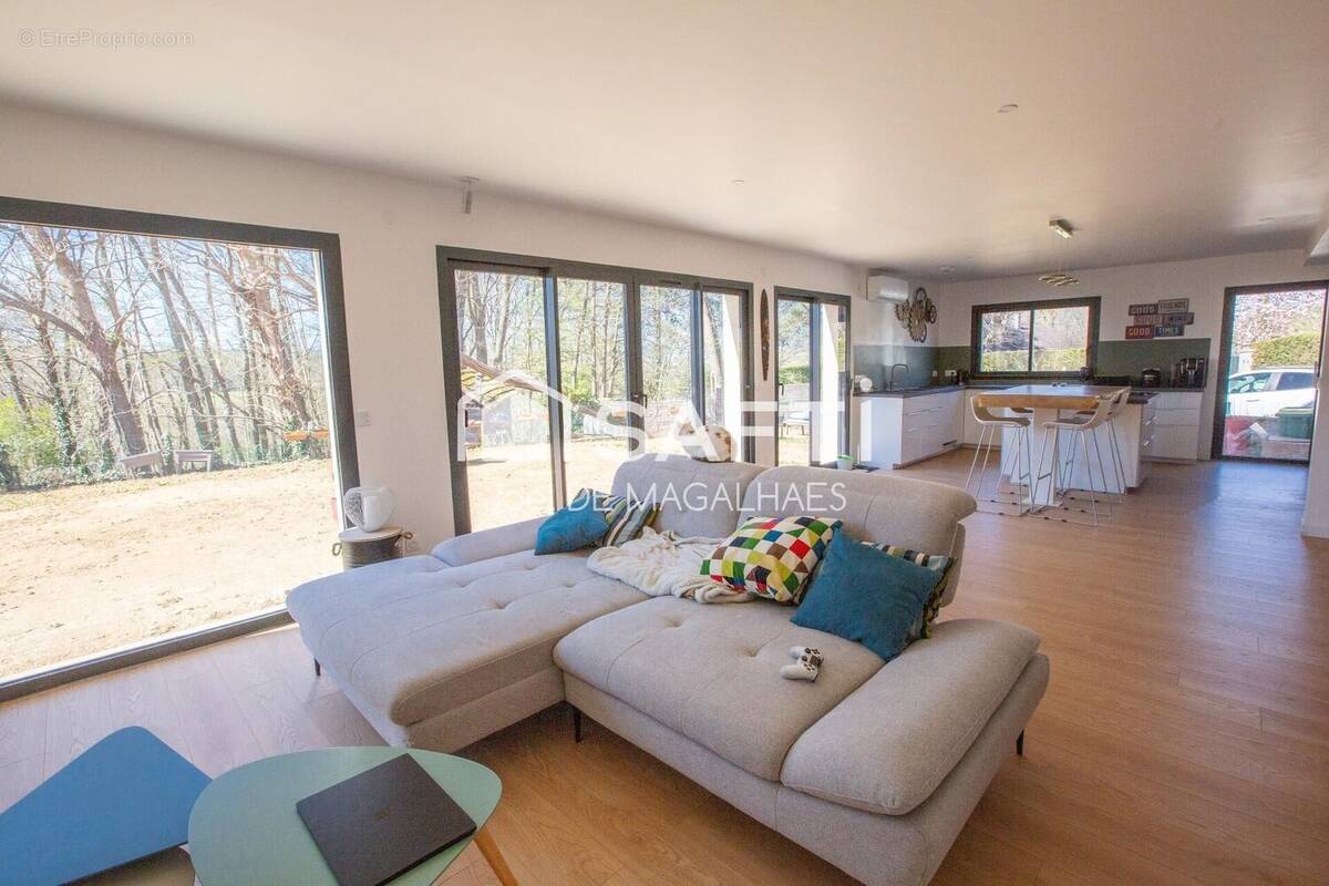 Photo 1 - Maison à LE MESNIL-SAINT-DENIS