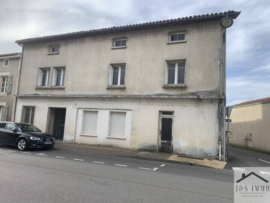 Maison à CHASSENEUIL-SUR-BONNIEURE