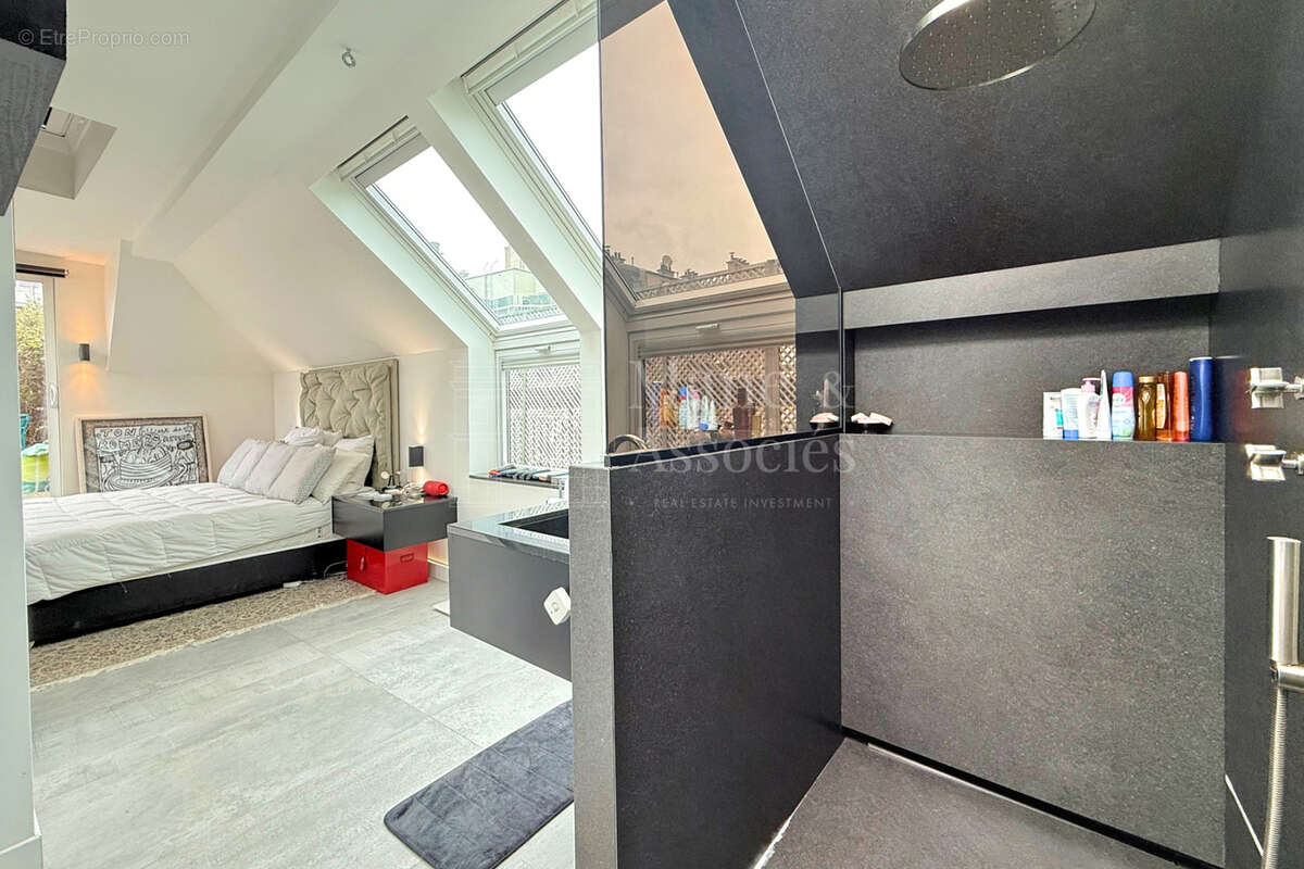 Appartement à NEUILLY-SUR-SEINE