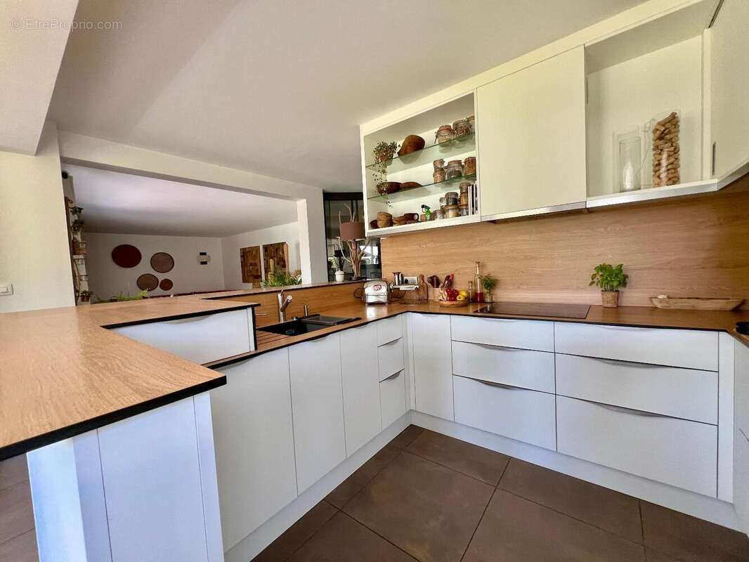   - Maison à ECOUFLANT