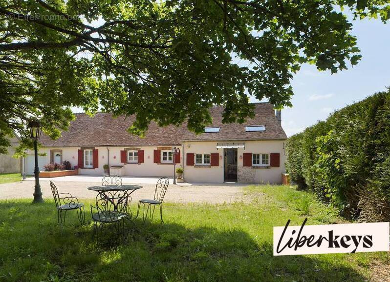 Maison à SAINT-LUBIN-DES-JONCHERETS