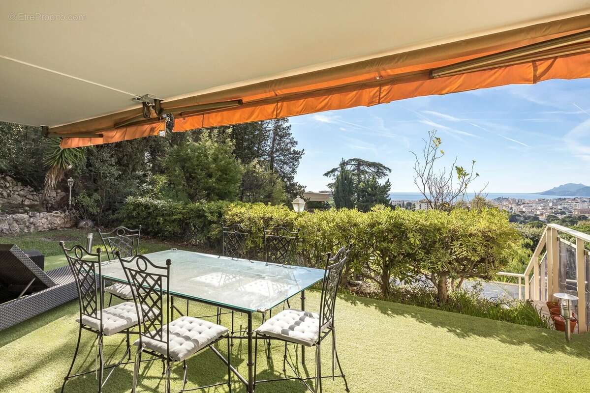 Appartement à LE CANNET