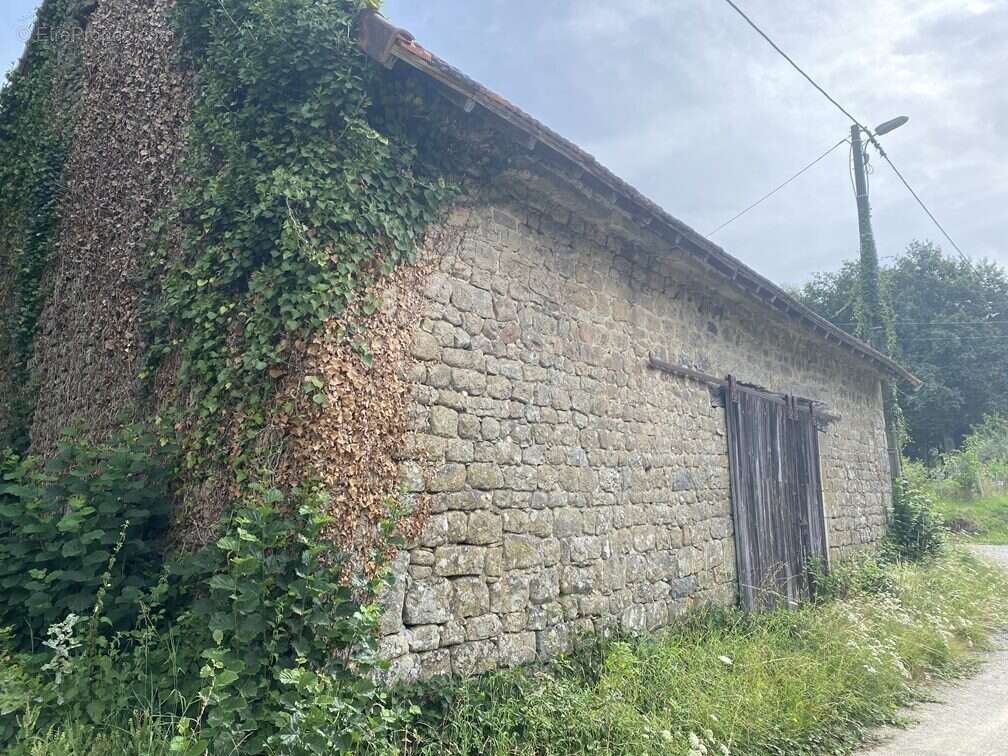 Terrain à PEYRAT-LE-CHATEAU