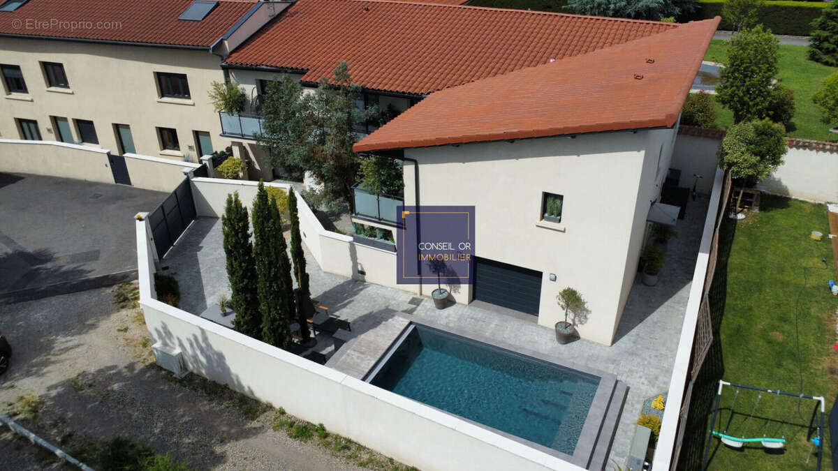 Appartement à SAINT-GENIS-LAVAL