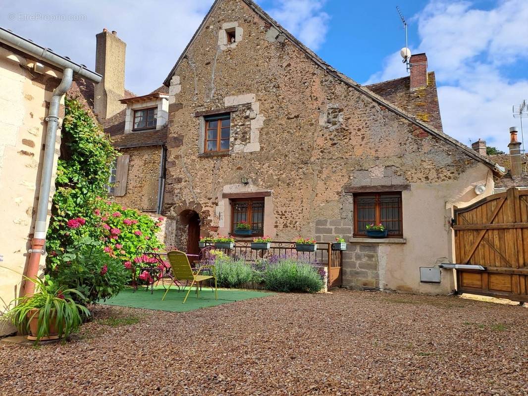 Maison à THIRON-GARDAIS