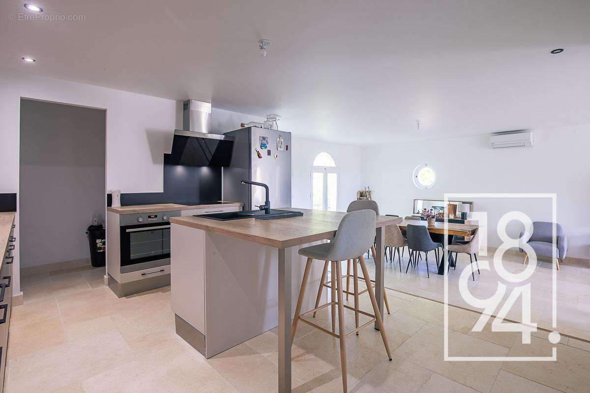 Appartement à LE PUY-SAINTE-REPARADE